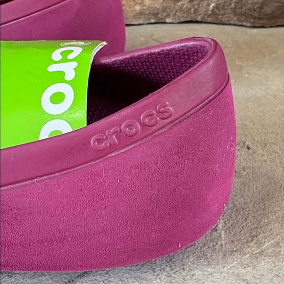 Crocs sz 7 pomegranate mammoth flat NWT - Picture 2 of 12